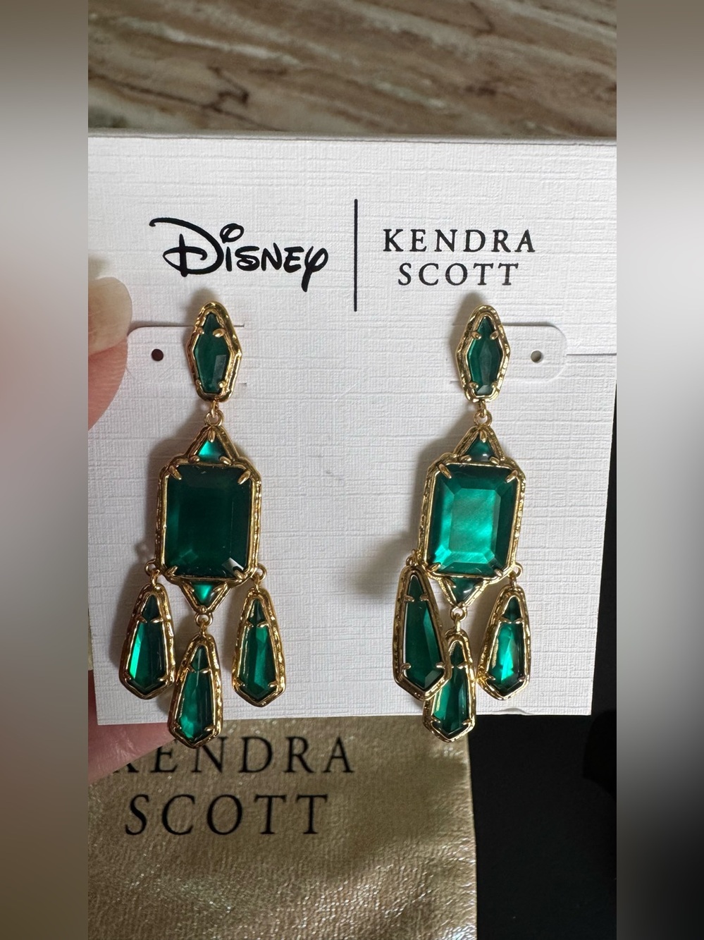 NWT Disney Kendra Scott x Disney Evil Queen Green Earrings Discontinued